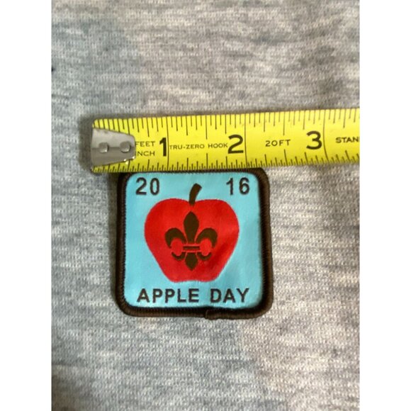 Scouts Canada 2016 National Apple Day Patch Badge Lot of 2 - Picture 2 of 4